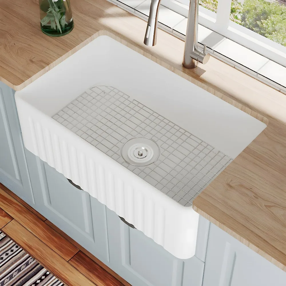 

30 "L X 18" W Single Bowl Farm Kitchen Sink, White Apron Front Glossy Ceramic Embedded Apron Front Sink and Accessories