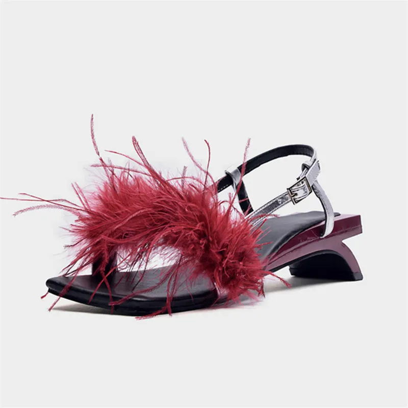 Feather Decor sandali da donna Strange Heel Gladiator Fur Pumps Ladies Square Toe Red tacchi alti Designer Summer Beach Shoes