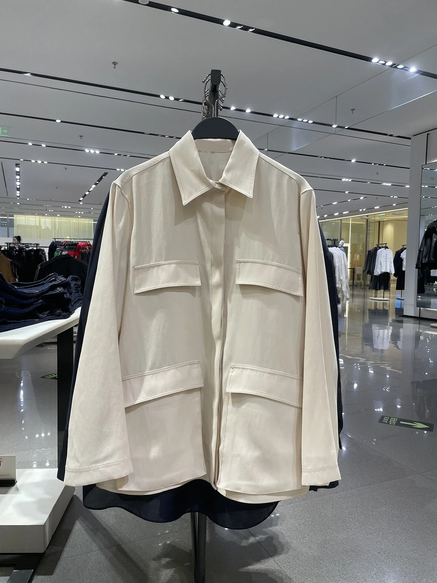 

2026 New Women's Fashion Loose Workwear Style Shirts with Drop Pockets for Slimming and Elegant Look
