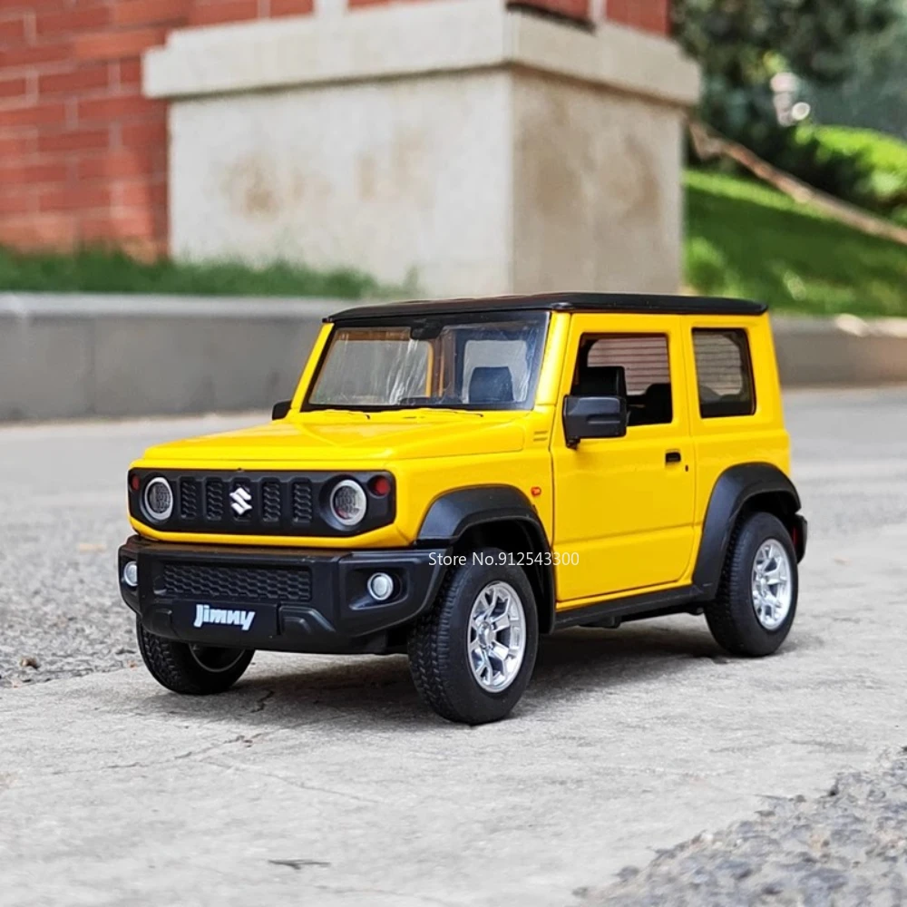 Scala 1:24 Suzuki Jimny Modello di auto Giocattolo Pressofuso Porte in lega aperte Tirare indietro Suono Luce Simulazione Modelli di veicoli Regali per i bambini