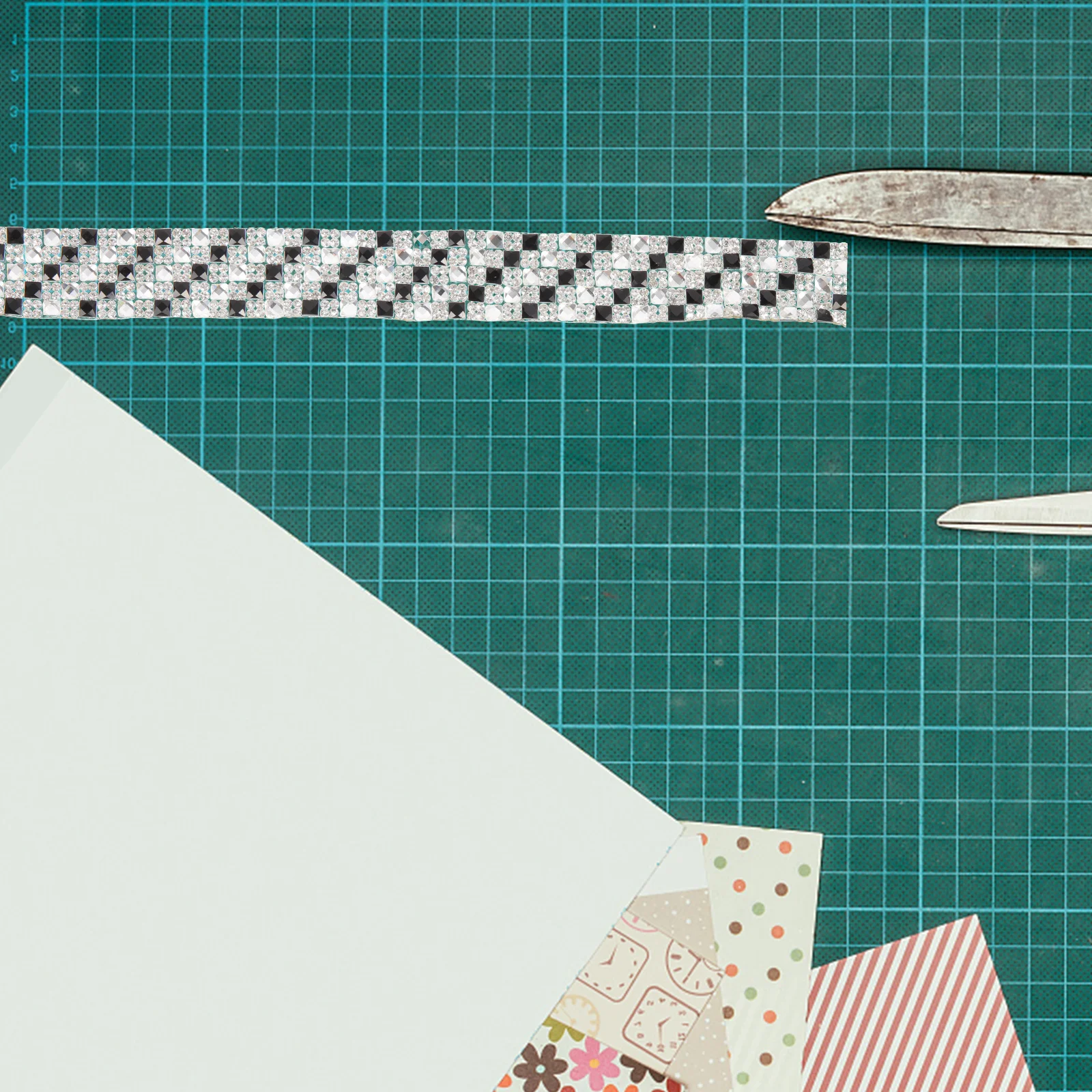 

Cuttable Self Adhesive Rhinestone Ribbon High-Temperature Hot Melt Design Decorative Craft Trim Rhinestone Chain