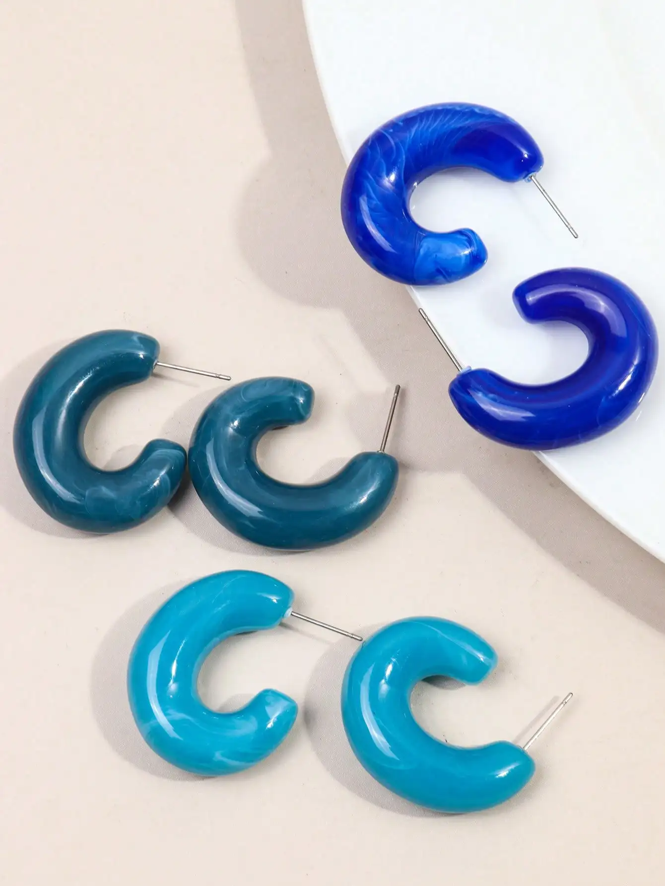 3pairs Blue Acrylic Chunky Irregular Circle Earring Hoops for Women Vintage Round C-Shape Huggies Earring Boho Fashion Jewelry