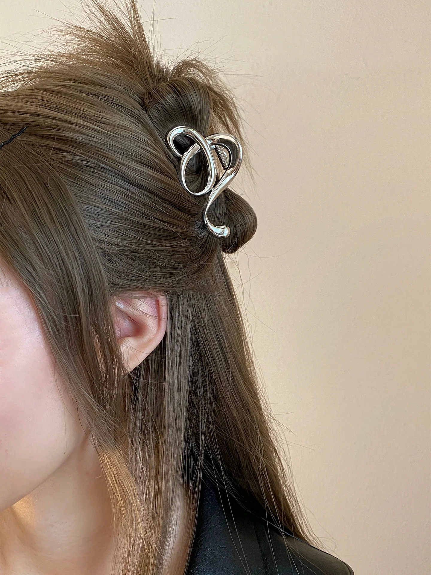 Chinese Style Auspicious Swirl Line Mini Metal Hair Claw Lucky Blessing Alloy Clip For Women Elegant Minimalist Non Slip Half Up