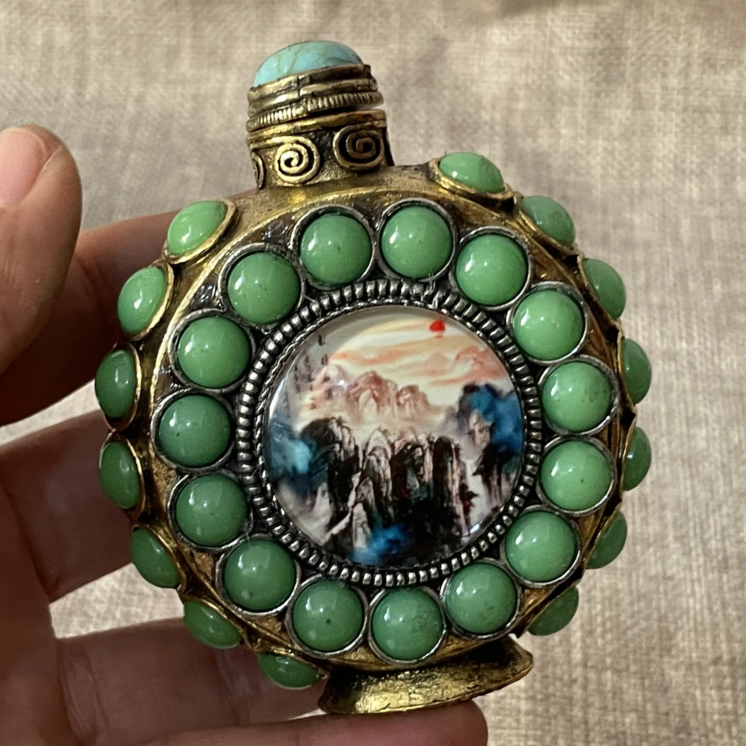 

Old style snuff bottles, classical antiques, handlebars, handicrafts decorative old snuff utensils, empty bottles portable items