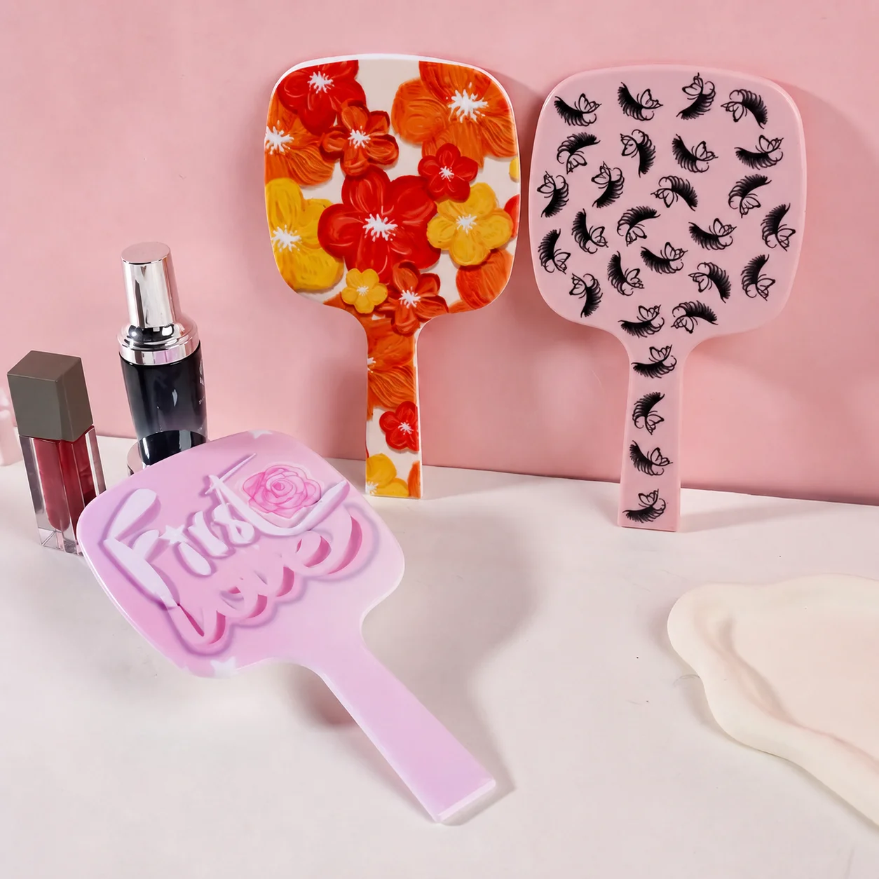 Creative Handheld Makeup Mirror Portable Vanity Mirror with Handle Cute High-definition Cosmetic Mirror for Travel Daily Use