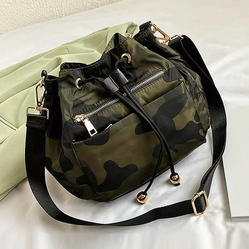 

Lady's tote bag made of nylon with adjustable strap, large capacity travel essential, daily commuting shoulder bag.