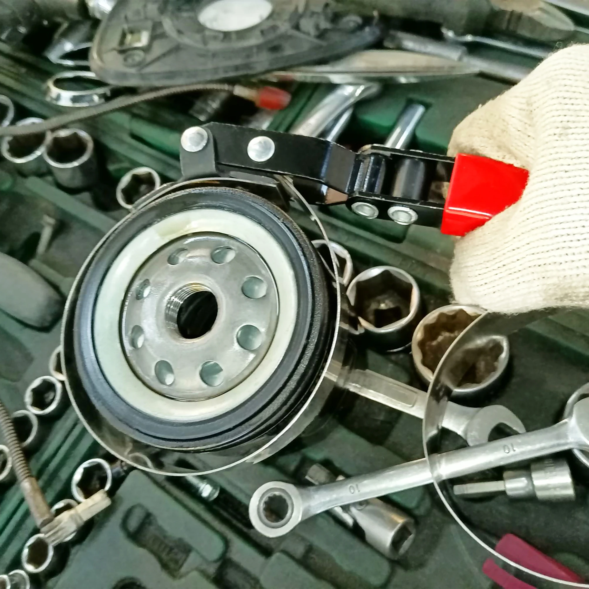 

4pcs Set, Swivel Gripper Oil Filter Wrench for Trucks - 180-Degree Rotating Head, Adjustable Tension,, Fits Various Filter Sizes