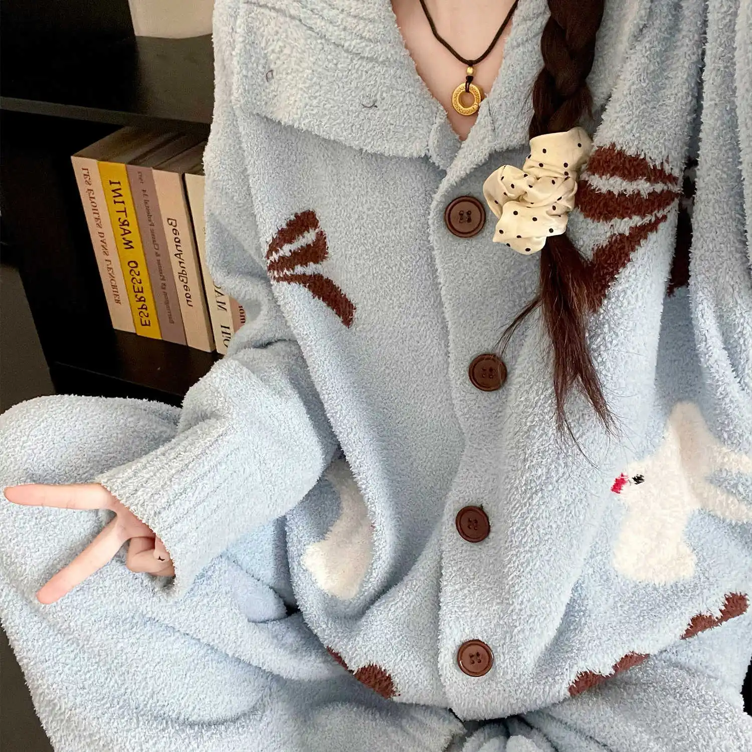 ライトブルーの甘い漫画風鳩柄ハーフベルベットレディーススーツ冬用ゆったりニットカーディガン+ズボン2点セットルームウェアパジャマ