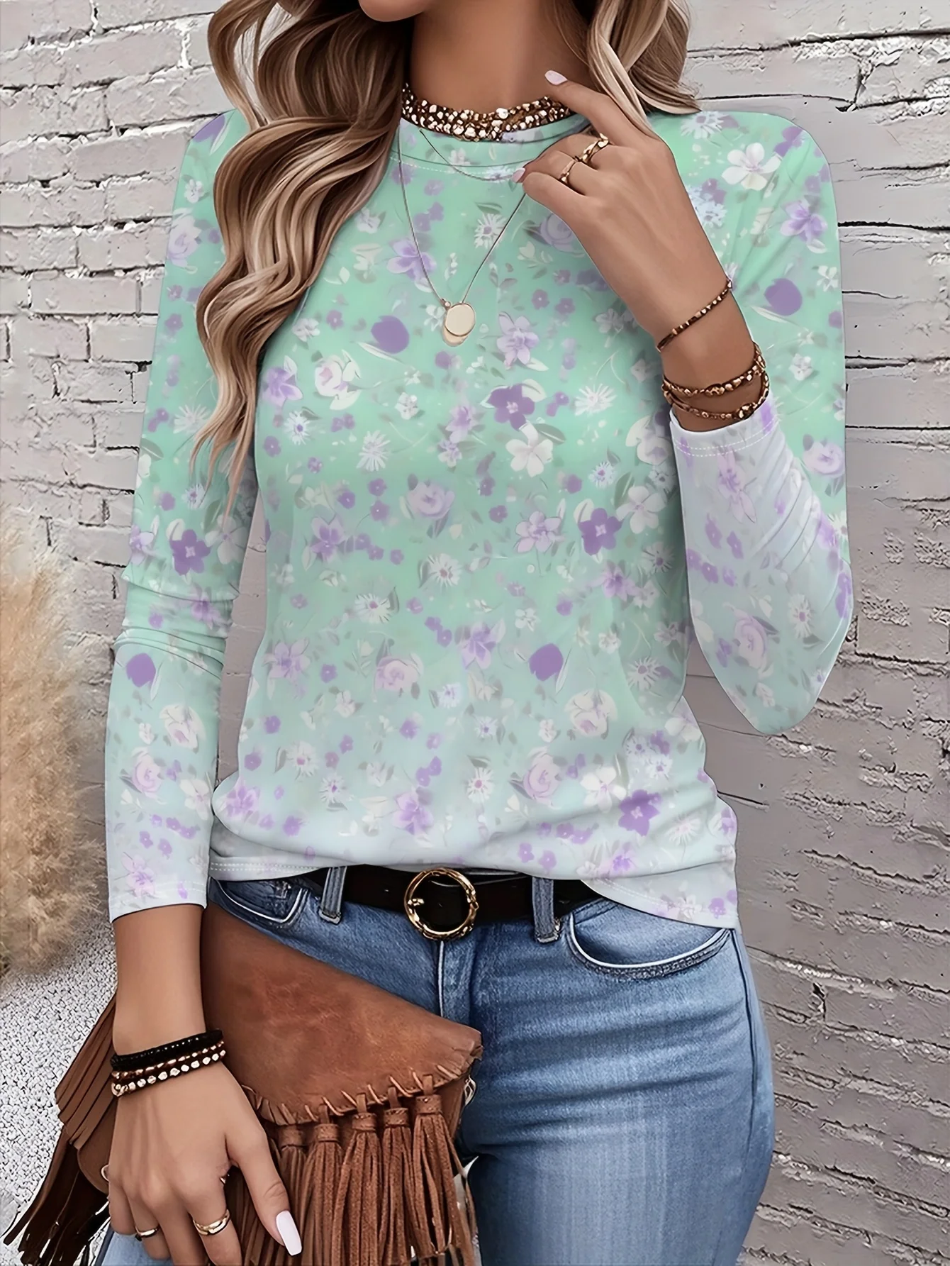 

Women's long-sleeved T-shirt for autumn, featuring a fresh floral print, casual round neck pullover, loose fit and outdoor style