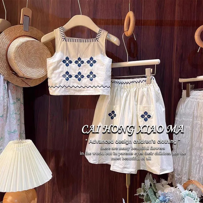 

Girls Summer Floral Embroidery Outfit Half-length Sleeve Top with Lace Halter Neck Design And Matching Skirt Two-piece Set