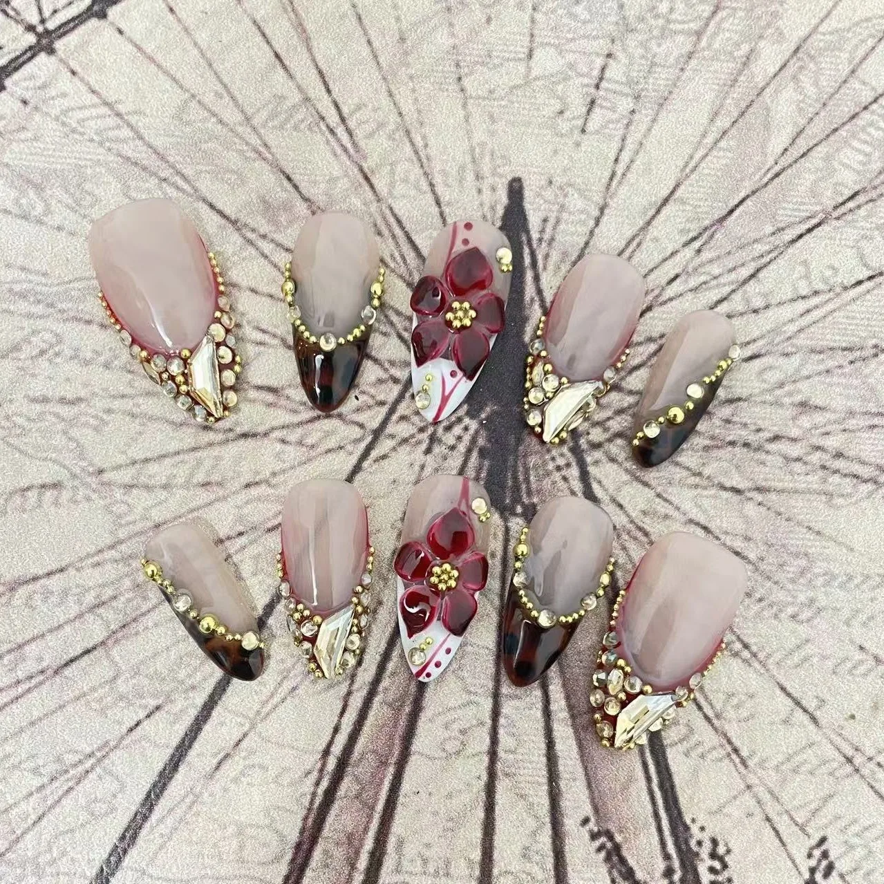 

10pcs Handmade Press on Nails Retro French Gold Crystal Design Fake Nail Wearable Reusable 3D Carving Flower Decor False Nails