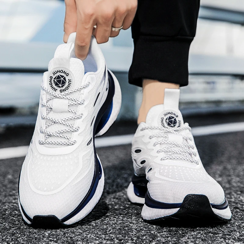 New ultra-light mesh surface casual sports shoes for teenagers with anti-slip and shock-absorbing features for speed running