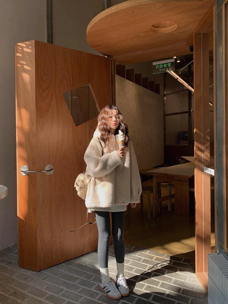 A Heavyweight Eco-Friendly Sheepskin Fur Coat For Women, A Warm Hooded Zipper Coat
