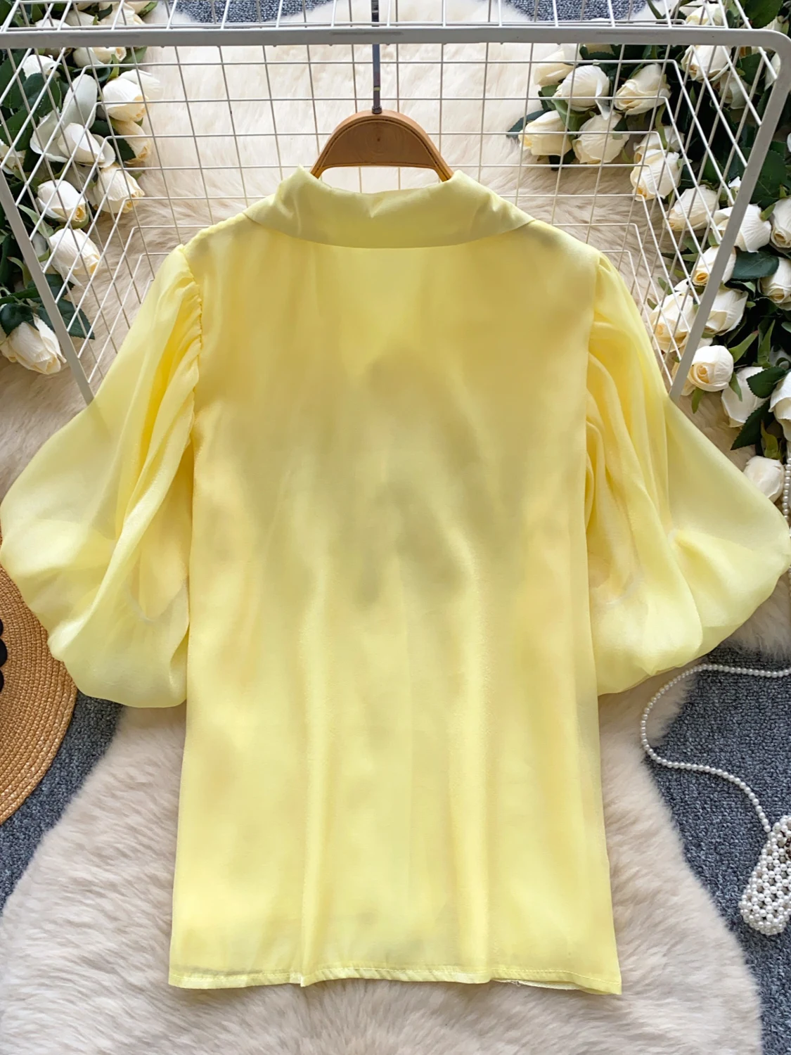 قميص نسائي صيفي أنيق بأكمام فقاعية مزينة بالخرز وزهور ثلاثية الأبعاد، بلوزة راقية بزر واحد على الطراز الكوري فضفاضة بأكمام قصيرة