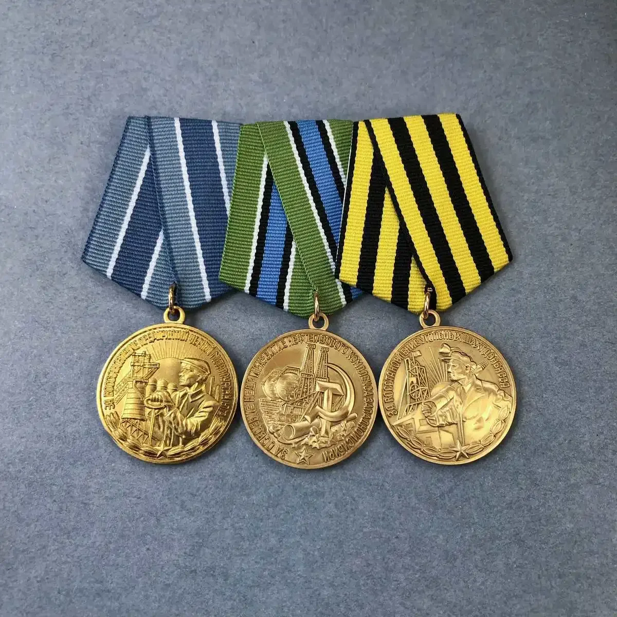 وسام وسام الاتحاد السوفياتي وسام السكك الحديدية استراحة حقول النفط والغاز شارة المعادن الجنوبية هدية معدنية