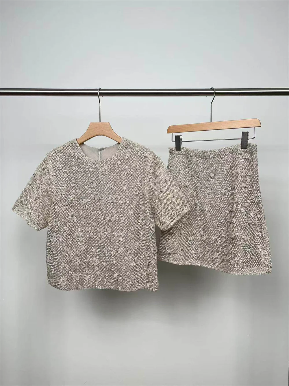 

Women's Matching Sets Heavy Embroidered Sequin Back Single Breasted Sweater And Skirt 2 Piece Set