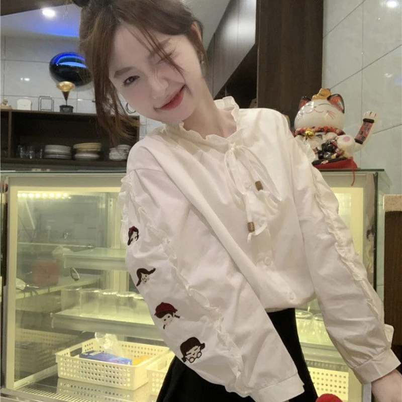 Spring and Autumn Heavy Industry Doll Head Embroidered Shirt Women\'s Temperament Bubble Sleeve Round Neck Shirt Fashion Top