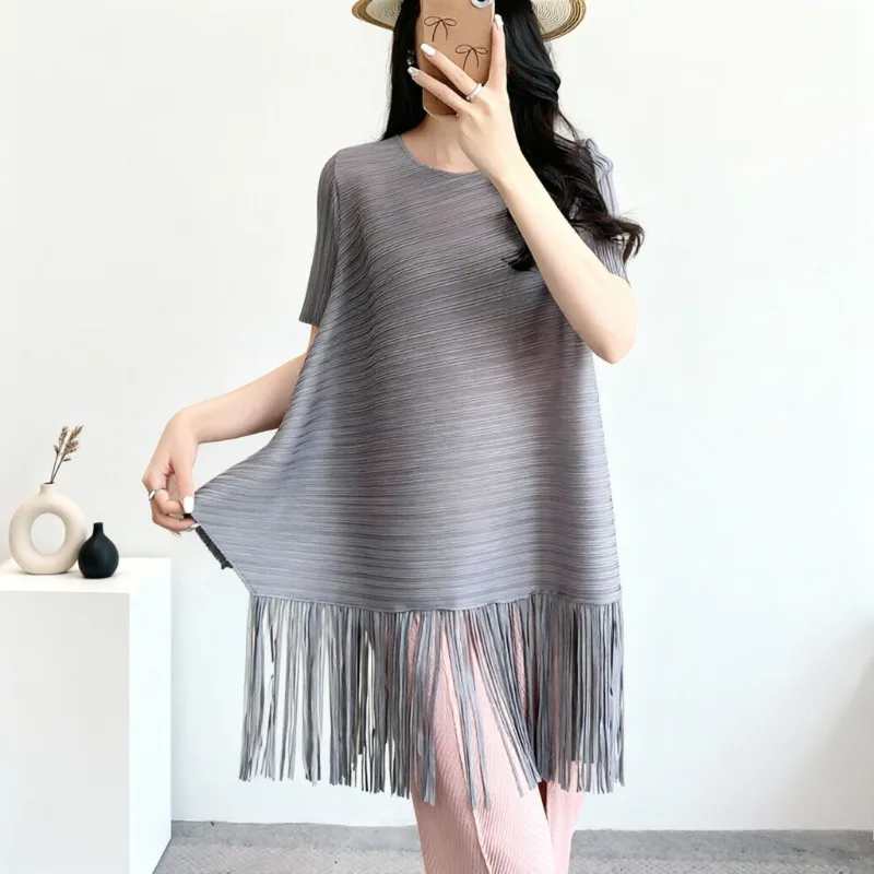 Plissiertes T-Shirt mit Quasten, Sommer, neu, schlicht, lässig, modisch, locker geschnitten, kurze Ärmel, unregelmäßiger Schnitt, elastisch, leicht, Damenoberteil.