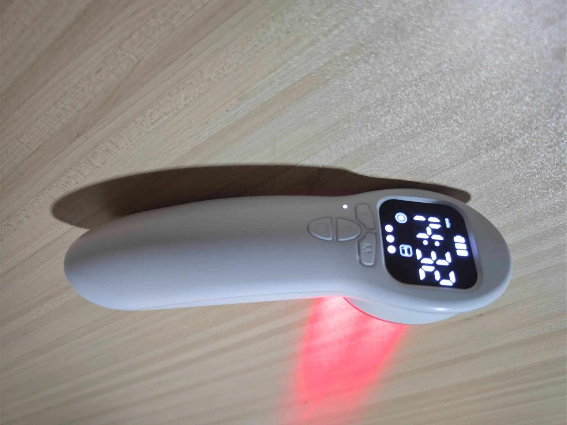 

IP54 Splashproof T03 Laser Therapy Device Type-C Fast Charging