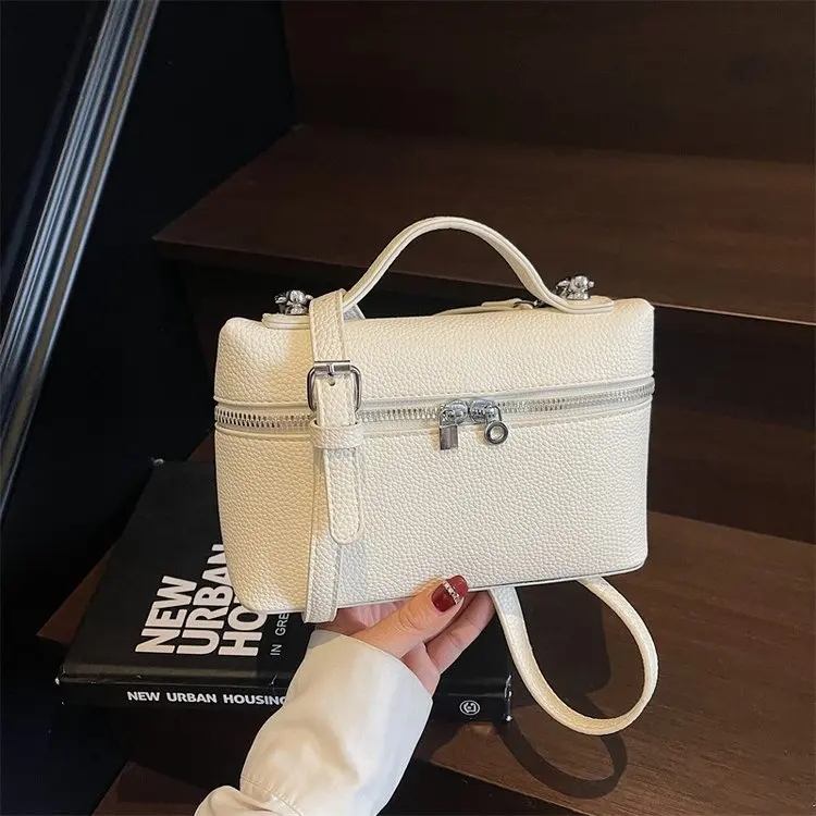 

New 831 Small Square Bag, Handbag, Casual Messenger Bag, Simple and Fashionable Handbag, Shoulder Bag, Versatile.