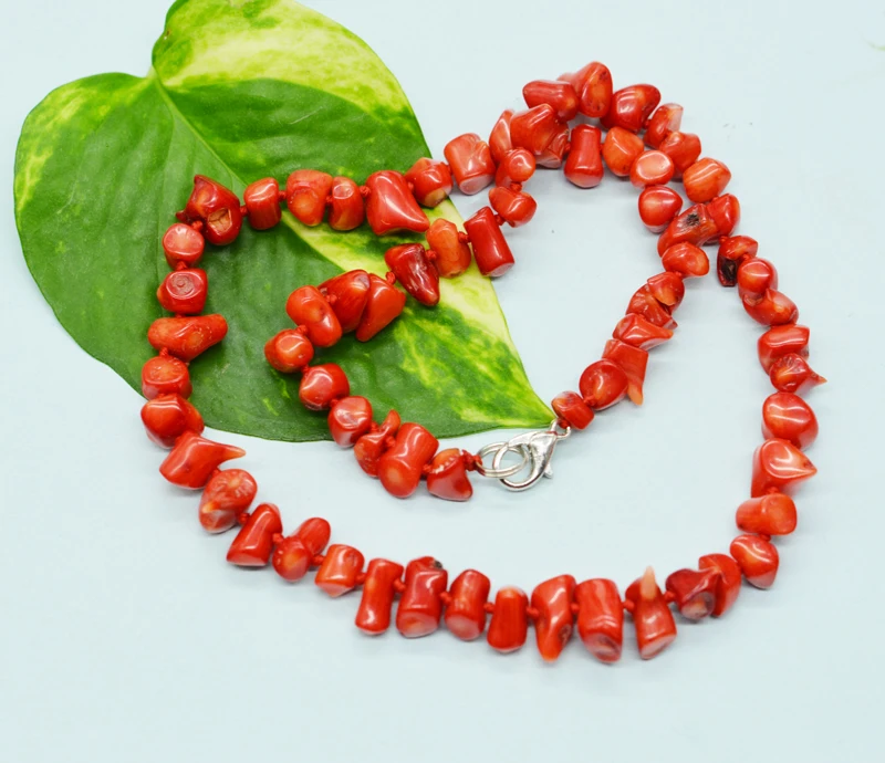 

Pretty. Natural irregular coral necklace. Sports, leisure, making friends. Classic women's necklace 18"