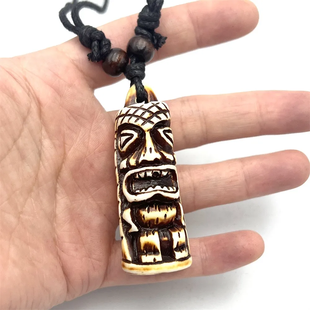 1 قطعة العظام التقليد منحوتة تيكي الطوطم قلادة تميمة مجوهرات للرجال النساء اكسسوارات الحفلات هدية