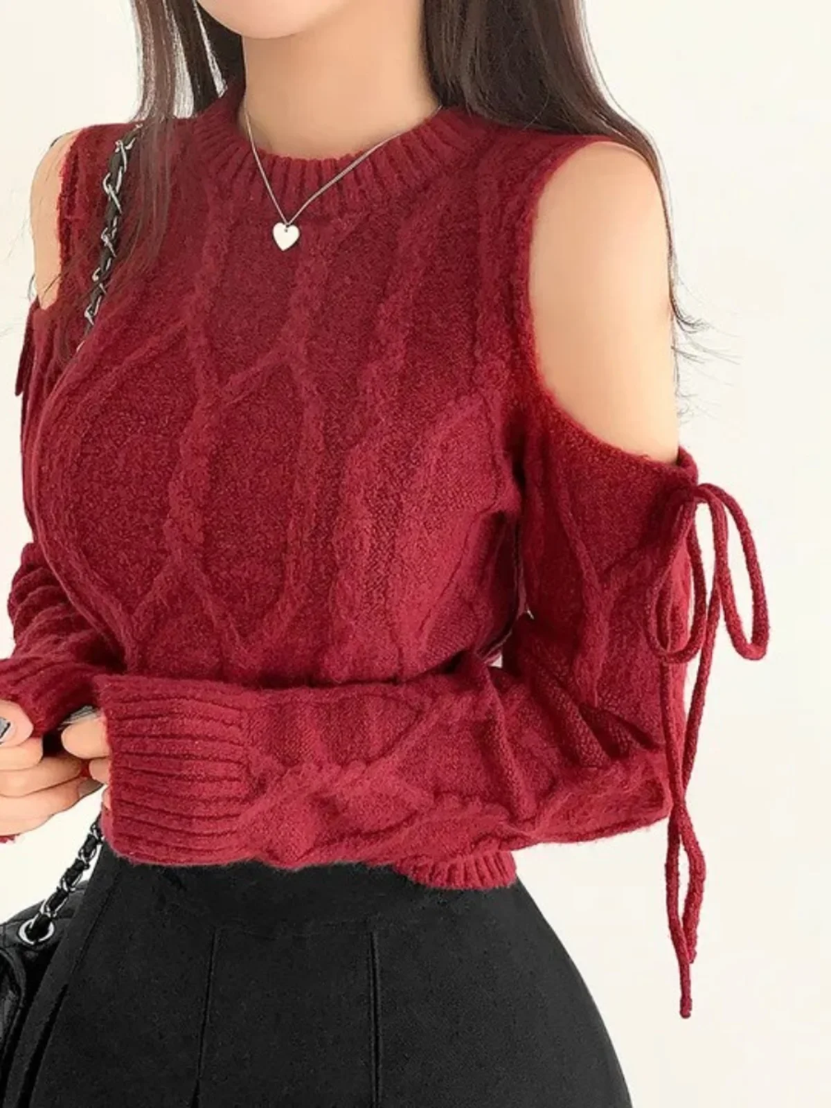 시크 레트로 여성 니트 스웨터 2024 신상 겨울 패션 라운드넥 컷아웃 어깨끈 긴팔 한국 스타일 슬림핏