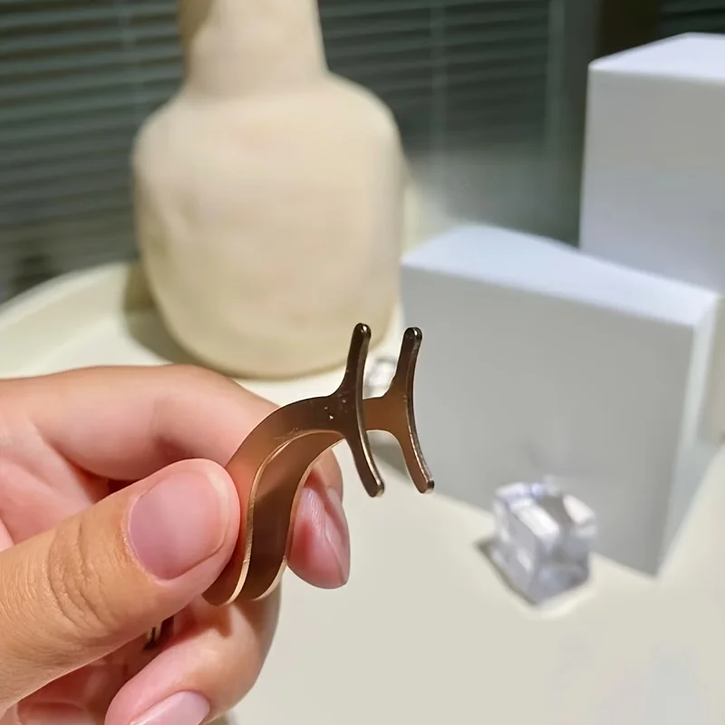 Eyelash curler eyelash tweezers are convenient and quick to create charming eyelash curlers