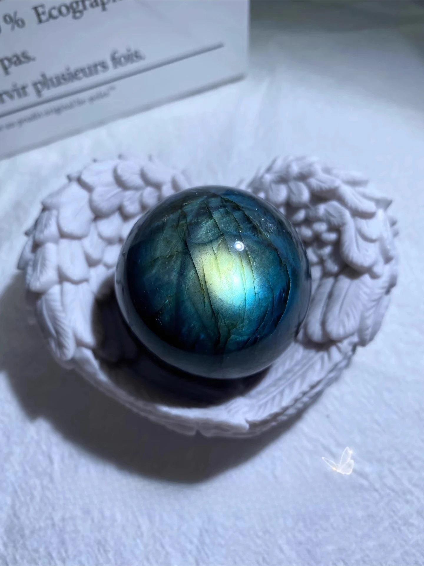 

Шар из натурального лабрадорита, необработанный камень, полированный синим светом, радужным декоративным орнаментом, хрустальный лечебный шар для гадания