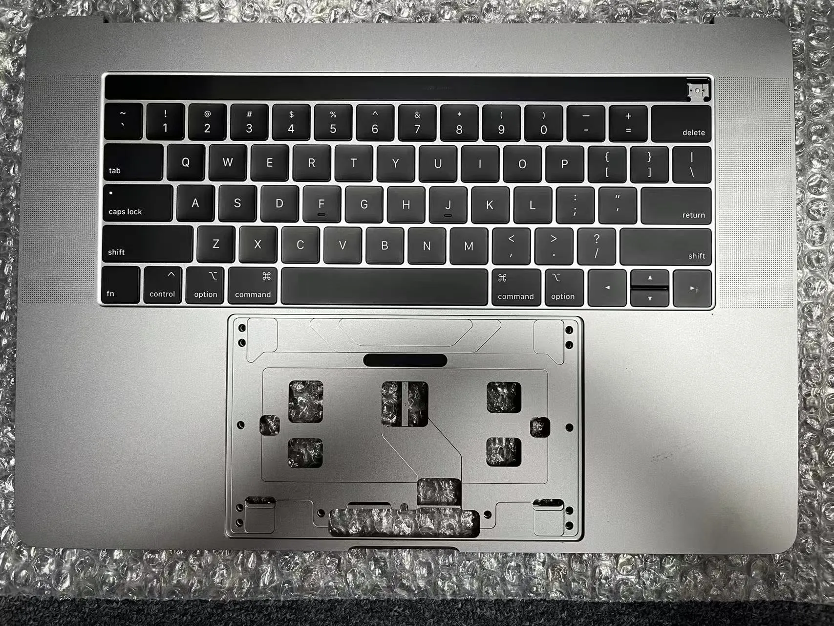 99% New Top Case for MacBook Pro 15 A1990 2018-2019 Top Case Palmrest Keyboard US and Touch Bar Space Grey B