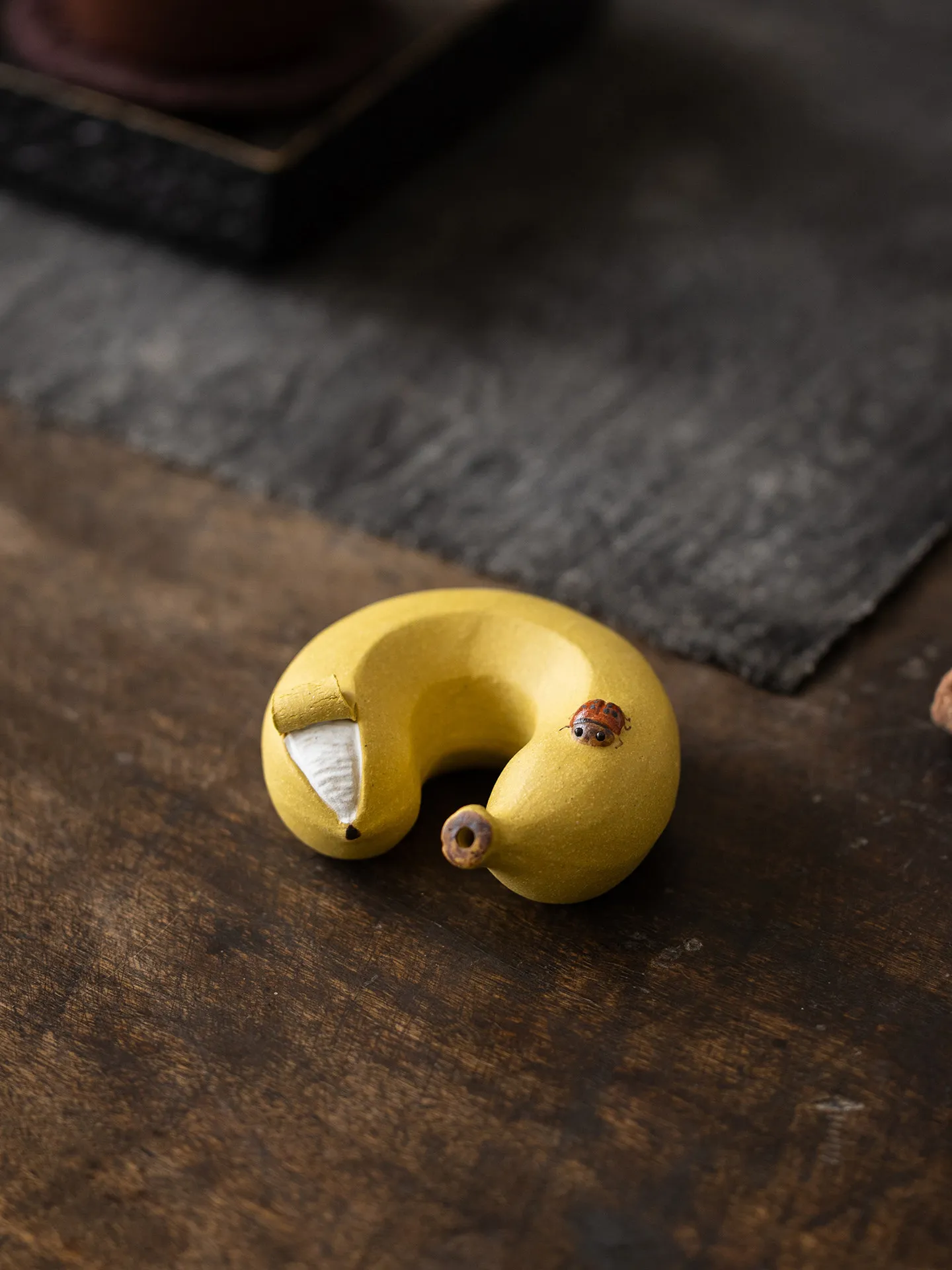 Purple Sand Material Little Banana Tea Pet Ornament Exquisite and Realistic Peel The Banana Can Hold Teapot Lid Pure Handmade