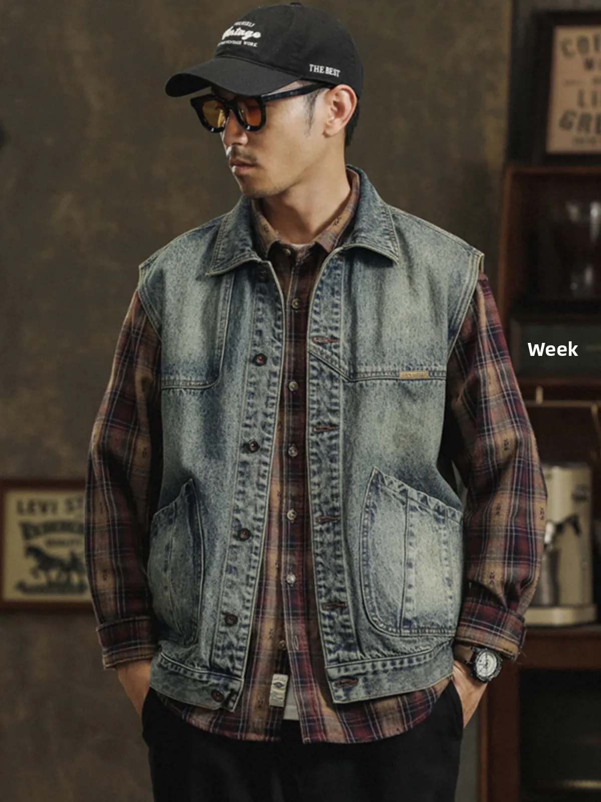 

Retro American Denim Vest Men Spring Autumn Washed Loose Sleeveless Workwear Versatile Washed out Jacket Youth Casual Style