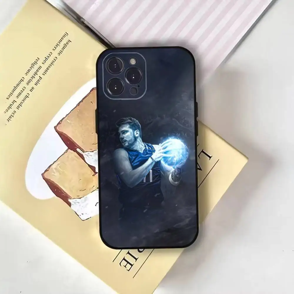 حافظة هاتف Luka Doncic لكرة السلة لهاتف iPhone16,15,14,13,12,11 Plus,Pro Max,XS,X,XR,SE,Mini,8,7,Soft Black Cover