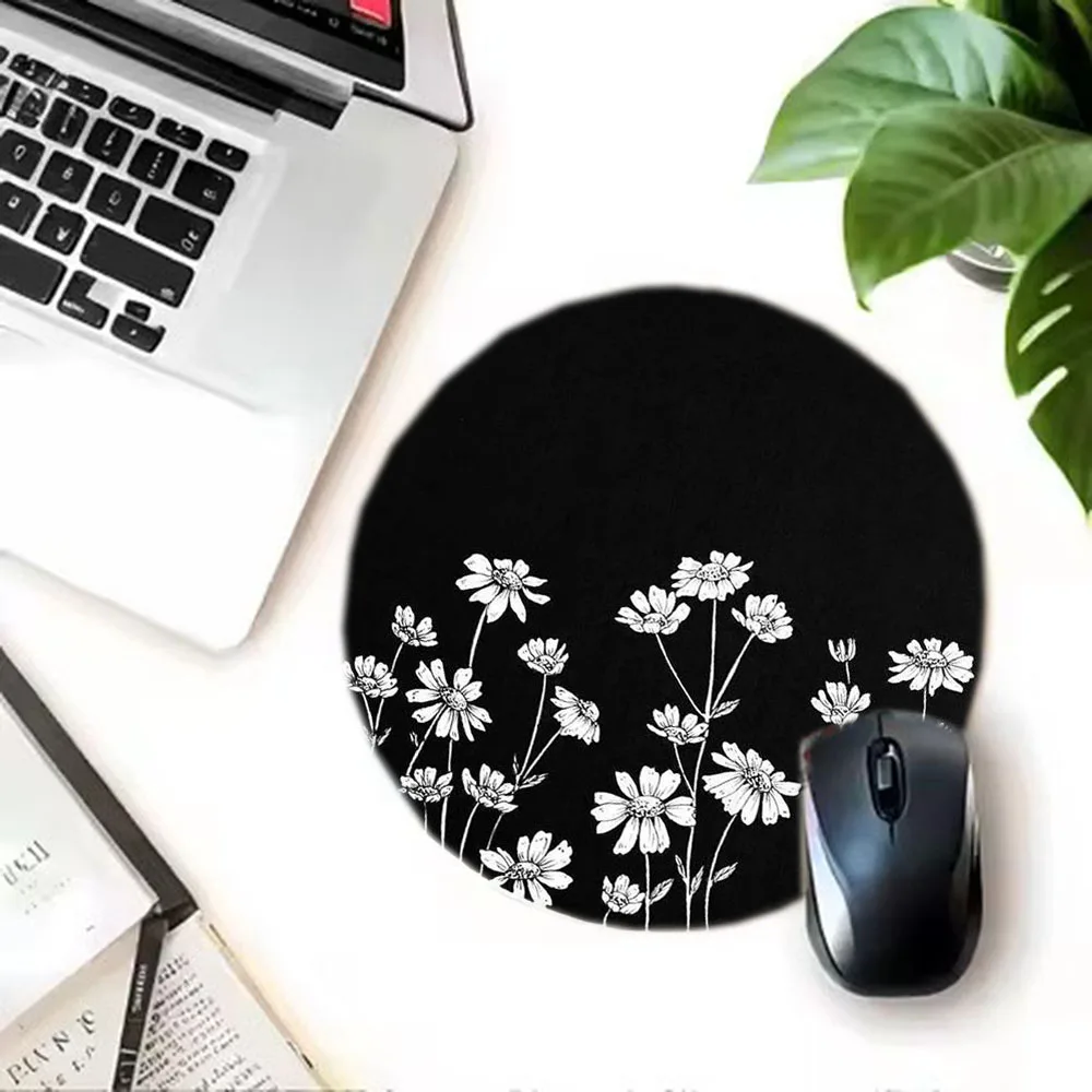 Round Mouse Pad Black White Daisy Floral Print Non Slip Rubber Base Small Desktop Mat Minimalist Aesthetic Cute Flower Mousepad