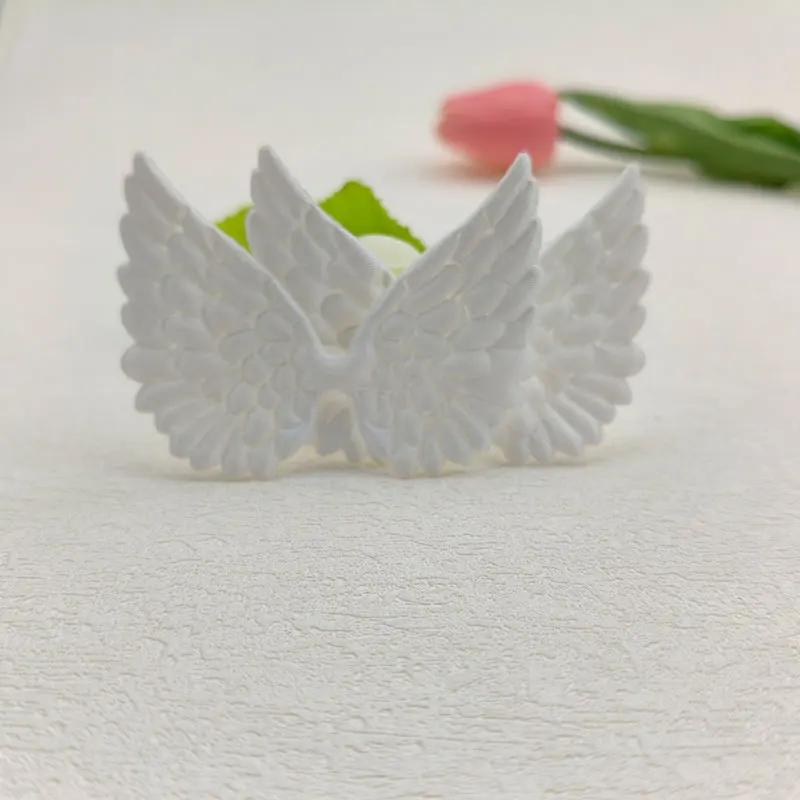 40 Stück Weiße Satin-Engelsflügel-Aufnäher Geprägte Stoffapplikationen für DIY-Bastelarbeiten und Dekoration – Detail 5