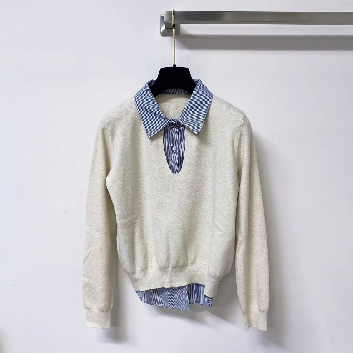 2026 high-quality women's fake two-piece striped shirt collar knitted top--26922140