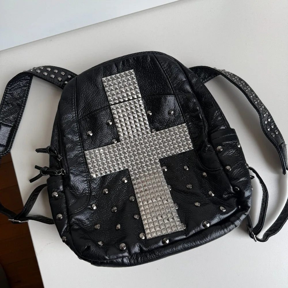 zaino-originale-y2k-nero-con-borchie-a-croce-stile-punk-americano-zaino-per-studenti-di-moda-urbana