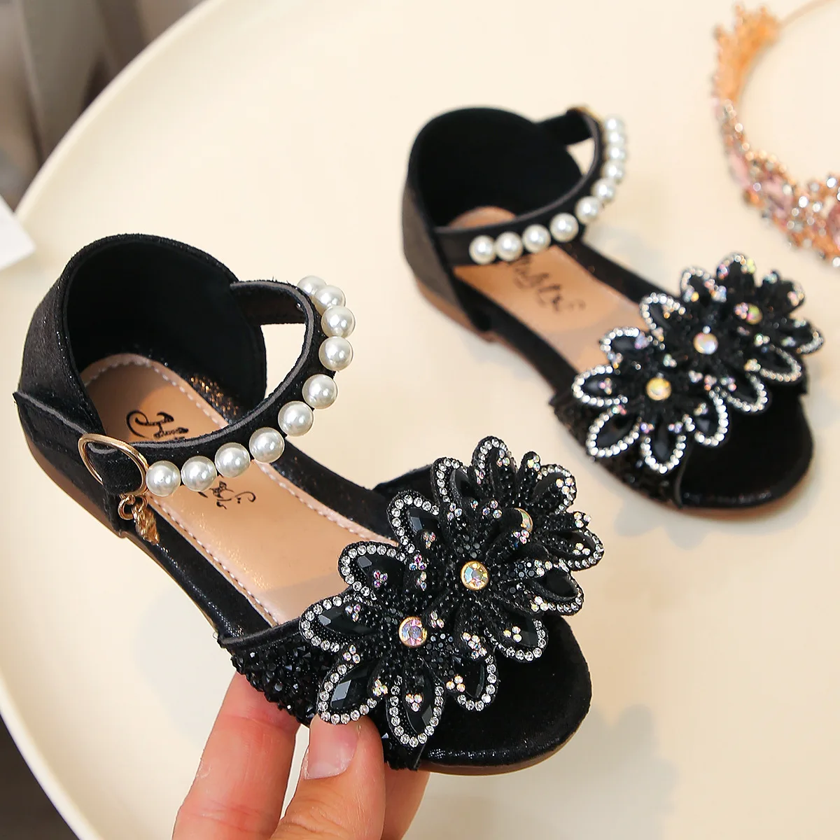

Girls Princess Sandals Children Butterfly Slippers Crystal Shoes Kids Beach Shoes Soft Sole Casual Sandals Performance Shoes