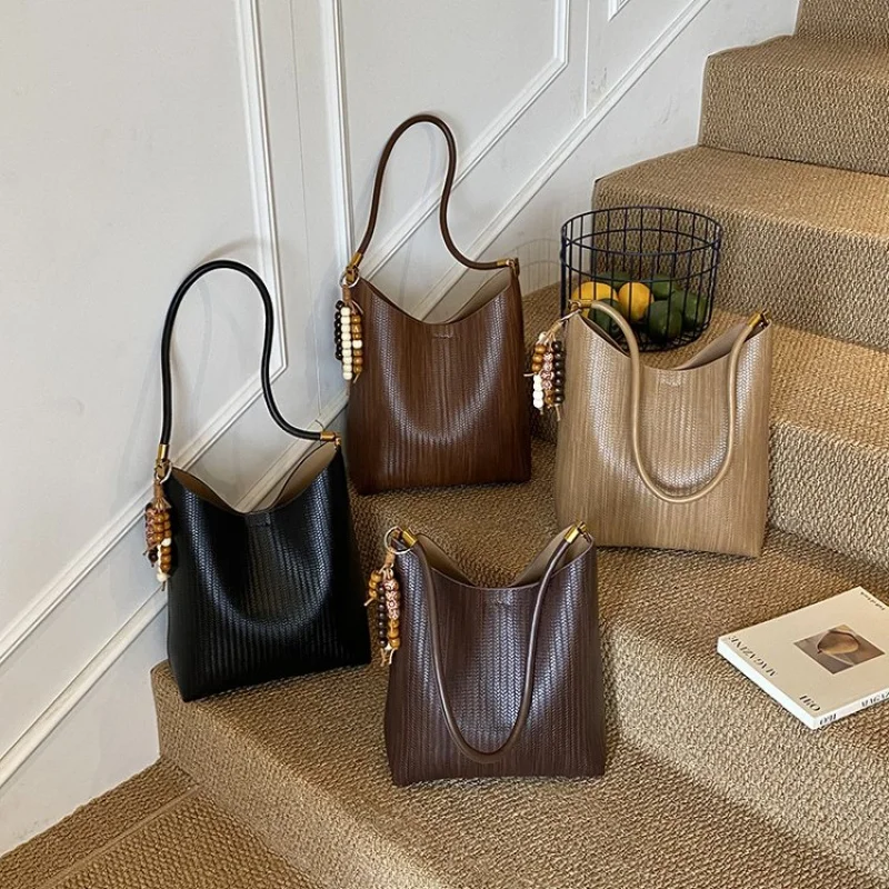 

Elegant Women Shoulder Bag Made From Genuine Leather With Secure Zip Closure For A Stylish Carry