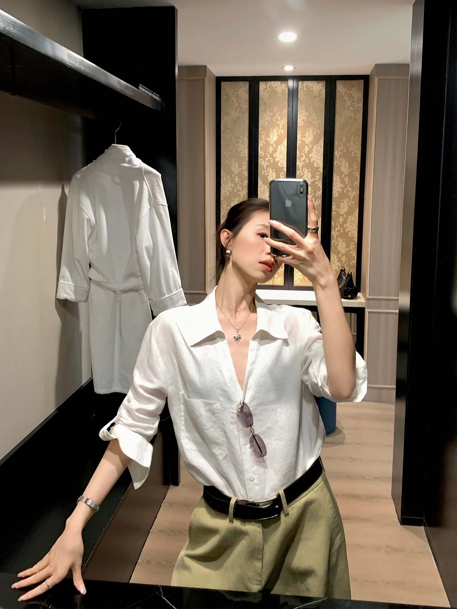 

Женская повседневная свободная льняная рубашка Nuomici с V-образным вырезом, белая, с длинным рукавом, удобная, дышащая, свободного кроя