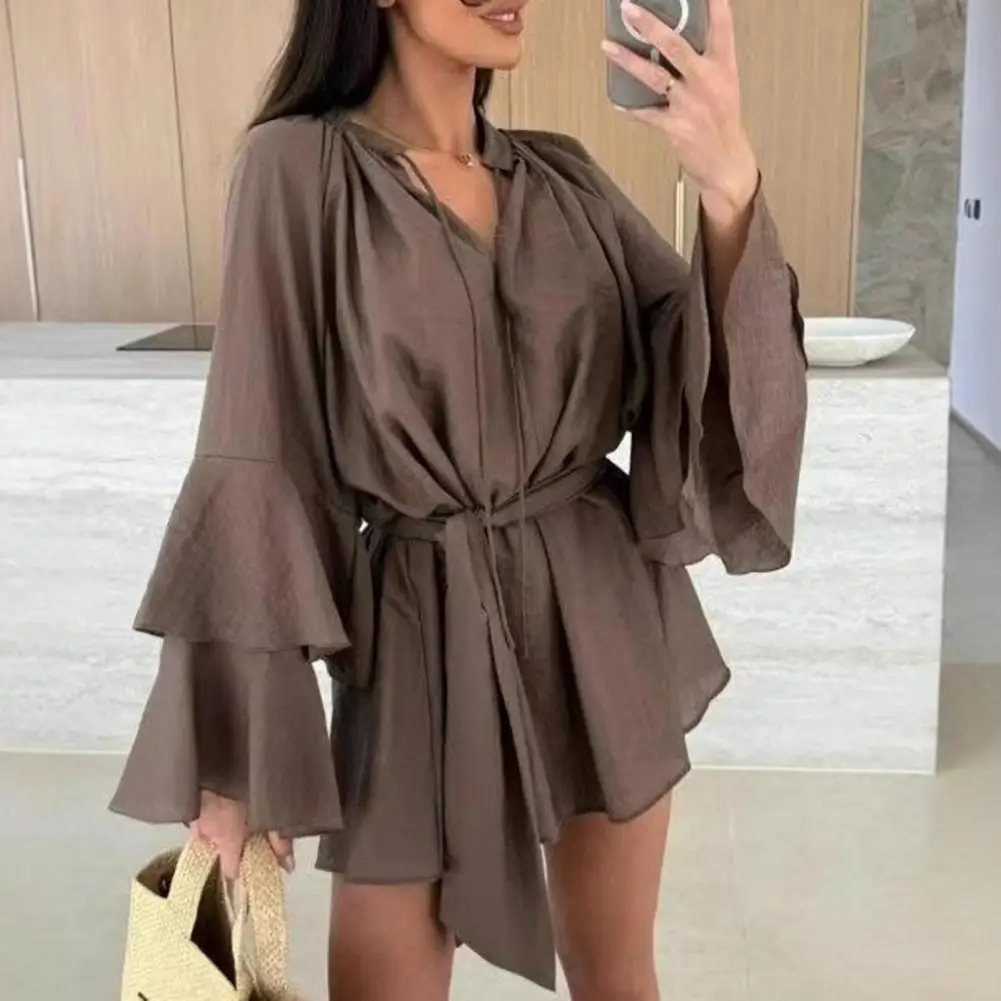Trendy bloemblaadjesmanchetjurk Elegante shirtjurk met V-hals voor dames Zwierige chiffon A-lijn mini-jurk met striktaille Lange mouwen Zomer