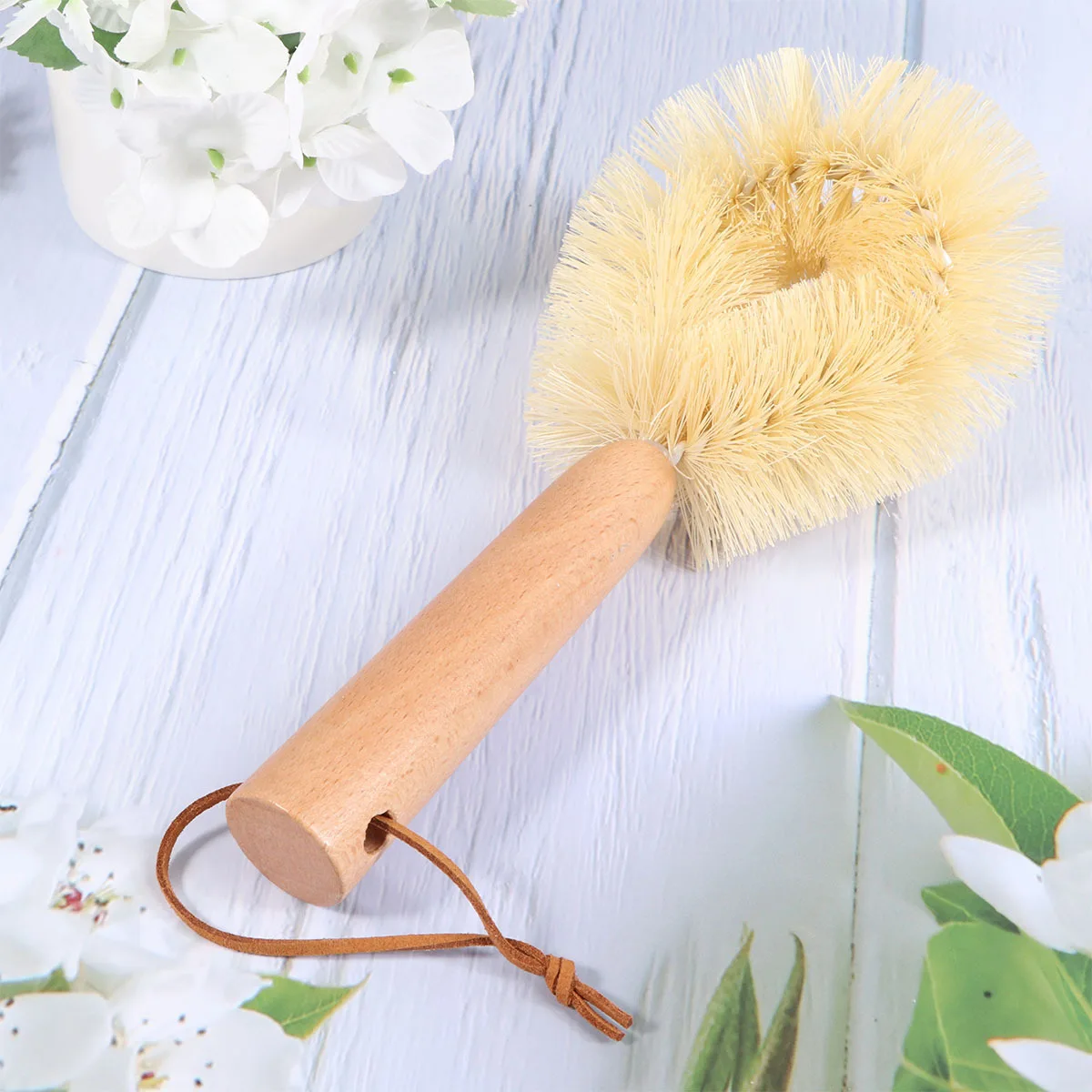 

Sisal Cleaning Brush Kitchen Cup and Pan Cleaner Wooden Handle Protective Material Easy Hold Brush with Rope Hole