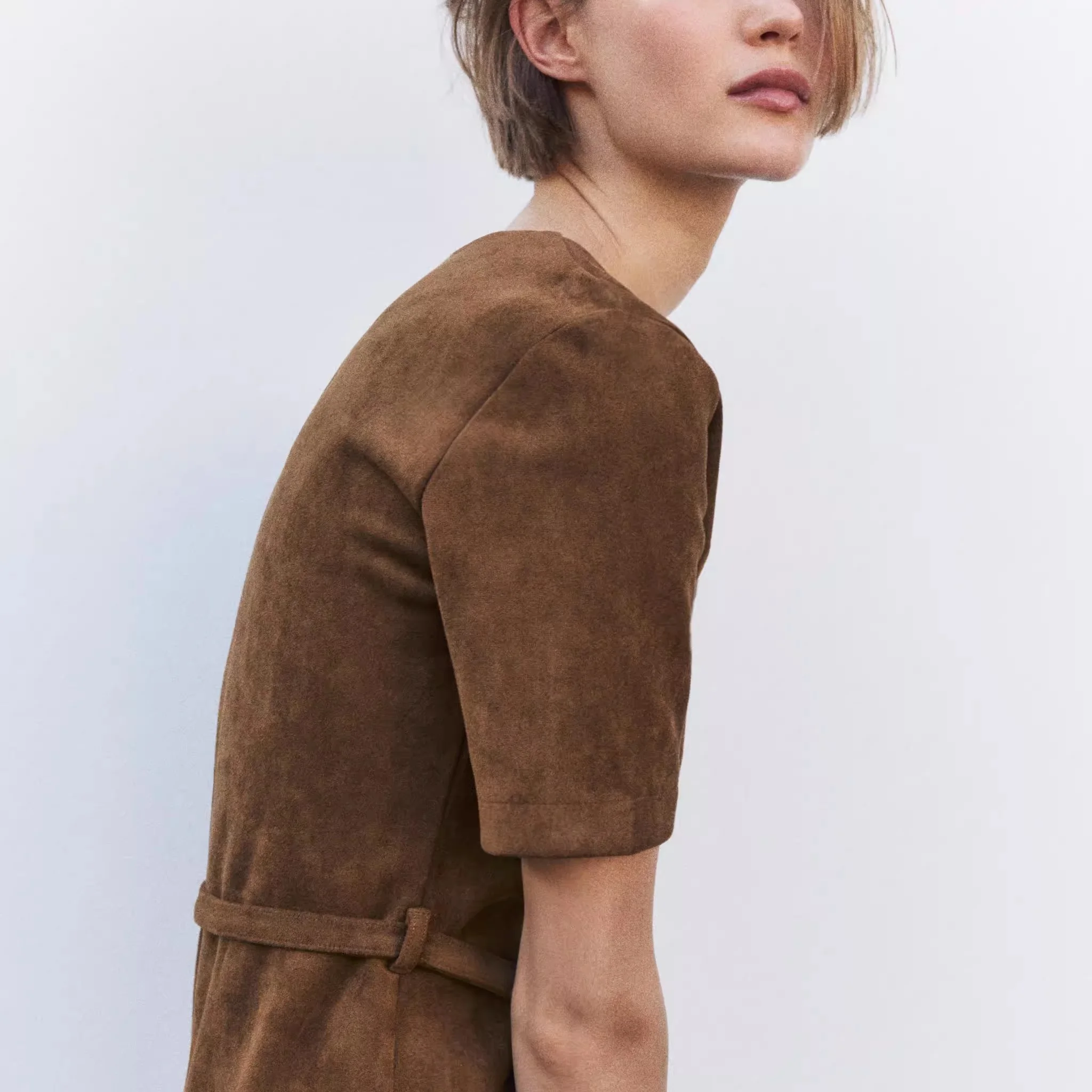 Frühling 2025, neuer Damen-Rock aus Wildlederimitat mit Gürtel, hoher Taille, A-Linien-Rock, Sve, rund, Ne-Farbe, Pendler-Sle