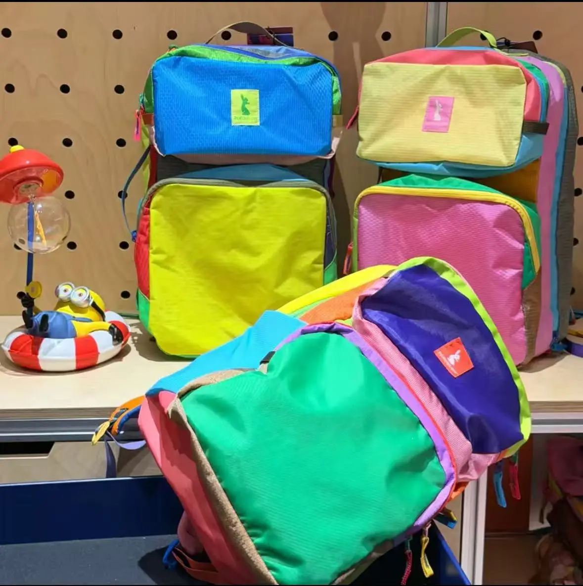 mochila-de-montanismo-de-gran-capacidad-16l-con-diseno-de-robot-alpaca-en-colores-contrastantes-para-deportes-al-aire-libr
