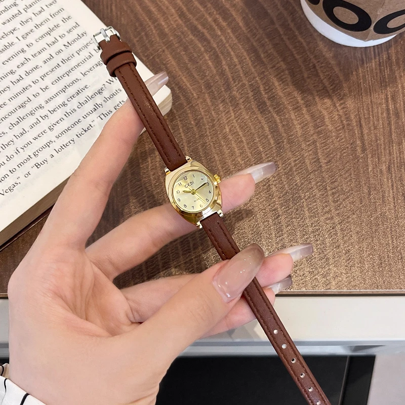Classic Trend Ladies Watch Fashion Light Luxury Niche Small Exquisite Retro Student 2025 New Quartz Watch Birthday Gift