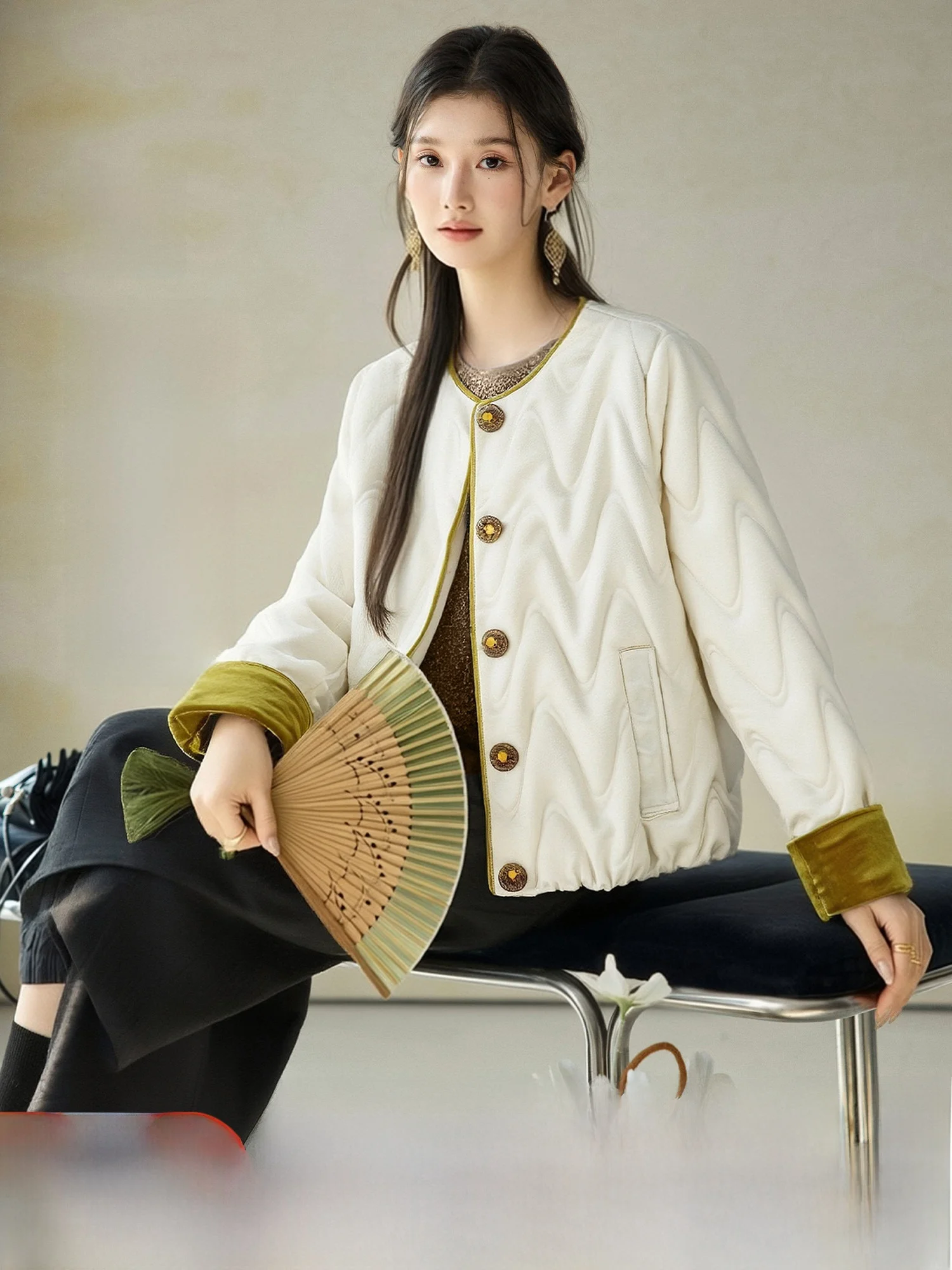 

Женская зимняя куртка-пуховик Pumpkin Valley Cloud Silk с вышивкой в китайском стиле, белая, новая коллекция