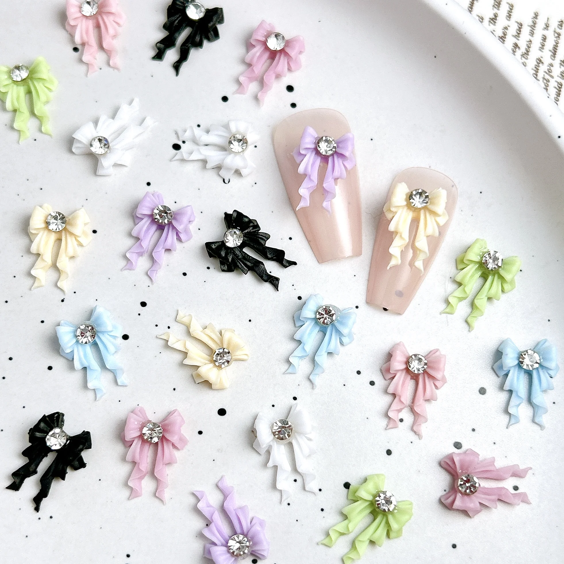 20PCS Multi-สี Minimalist ริบบิ้นโบว์เล็บ Charms หวาน MINI Rhinestones ฝังโค้งโบว์เรซิ่นตกแต่งเล็บ DIY