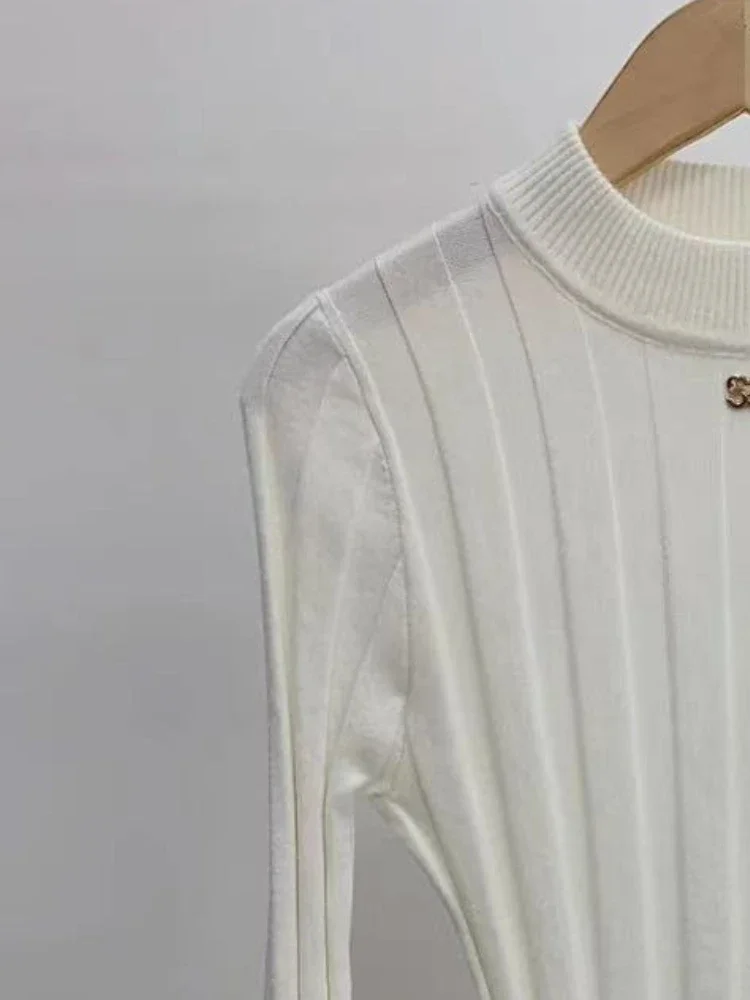 Popular French SA Autumn/Winter New Round Neck White Slim Fit Stripe Knitted Top for Women