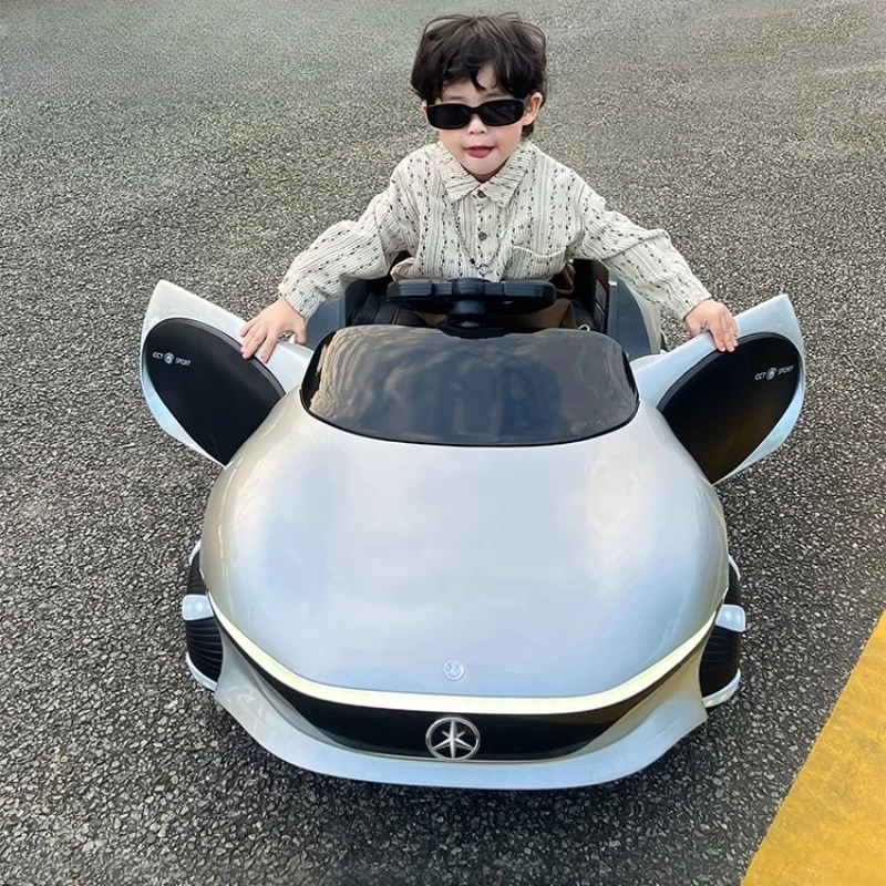 Carro elétrico para crianças com balanço, 4 rodas, veículo de controle remoto, alça portátil, brinquedo para crianças de 1 a 6 anos, meninos e meninas