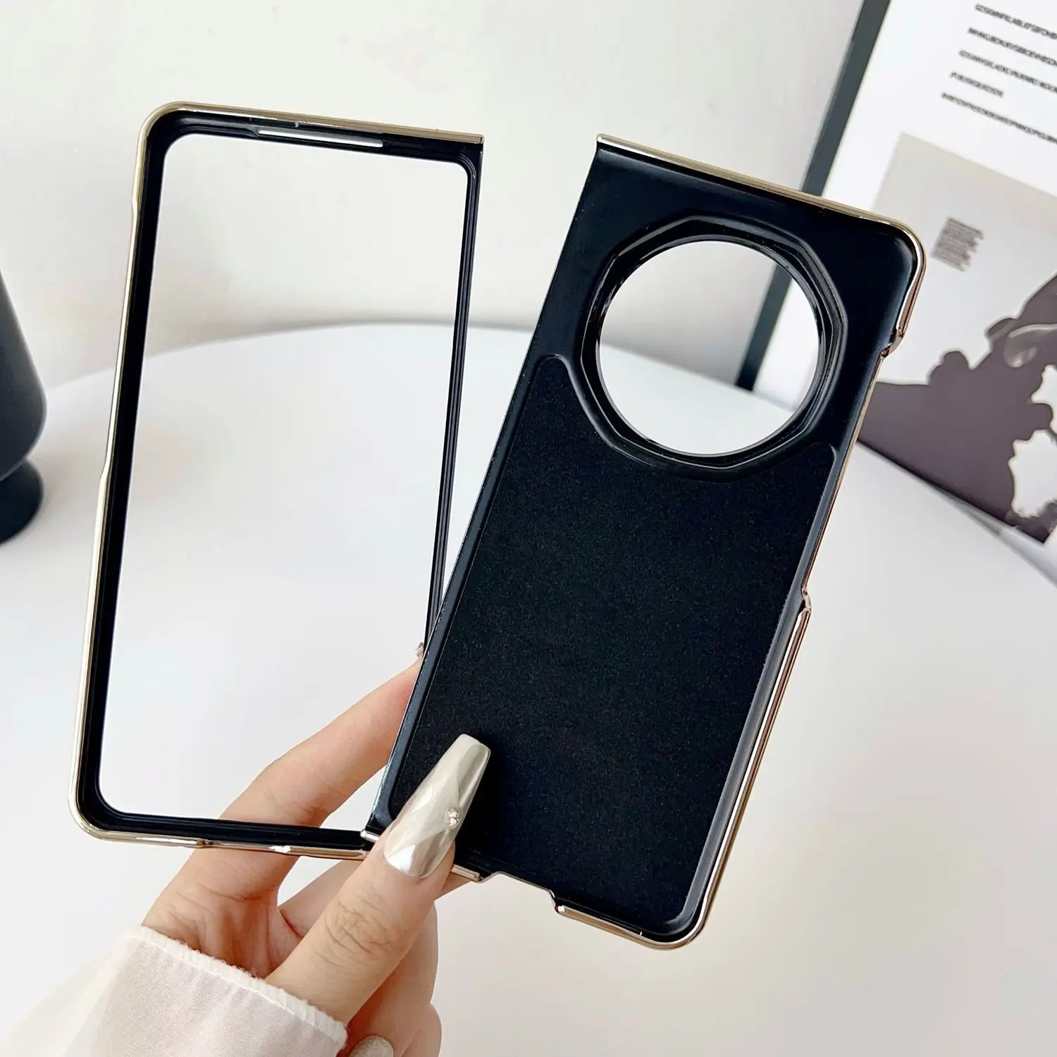 Custodia per HONOR Magic V5 Lussuosa copertura per PC pieghevole antigraffio con motivo oro per Honor Magic V5 Paraurti antiurto Funda